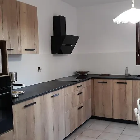 A 500 M De La * סן פלורן