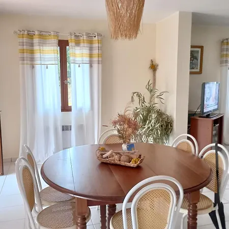 A 500 M De La Villa