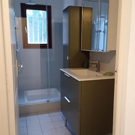 A 500 M De La * סן פלורן