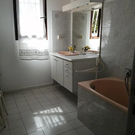 A 500 M De La Villa *