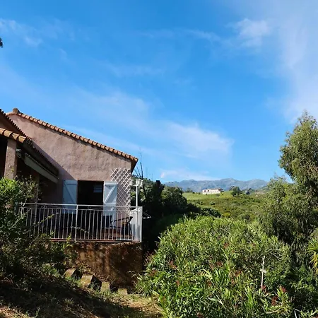 à 500 M De La Villa *